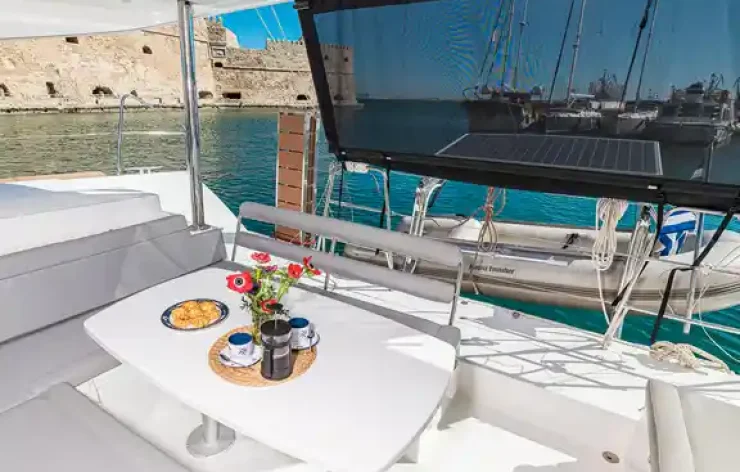 Fishing On Luxury Cruise to Dia Island With Lunch, Grilled Fish