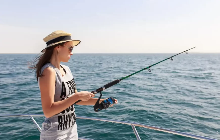 3 Hours Fishing, Grill and Yacht in Dubai