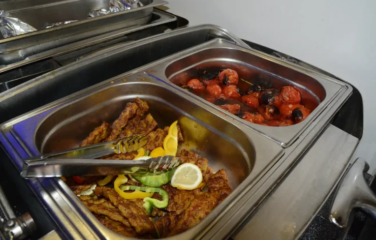 Modern-Dinner-boat-Cruise-tour-in-Dubai-Marina