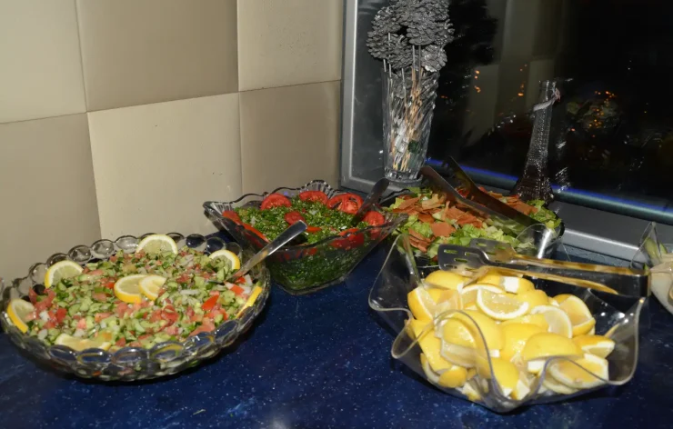 Modern-Dinner-boat-Cruise-tour-in-Dubai-Marina