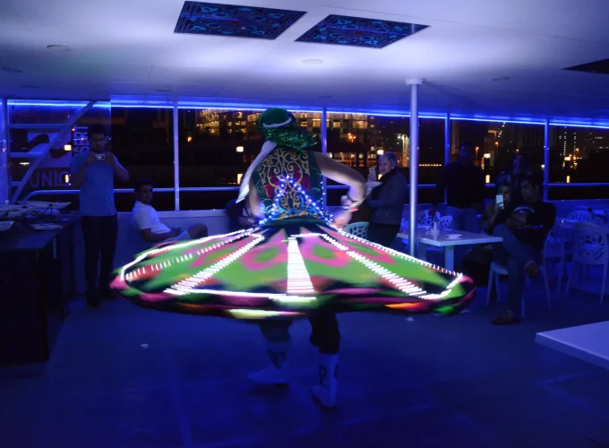 Modern-Dinner-boat-Cruise-tour-in-Dubai-Marina