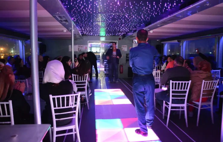 Modern-Dinner-boat-Cruise-tour-in-Dubai-Marina