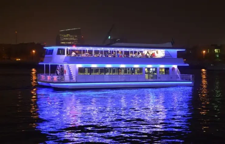 Modern-Dinner-boat-Cruise-tour-in-Dubai-Marina