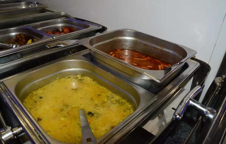 Modern-Dinner-boat-Cruise-tour-in-Dubai-Marina