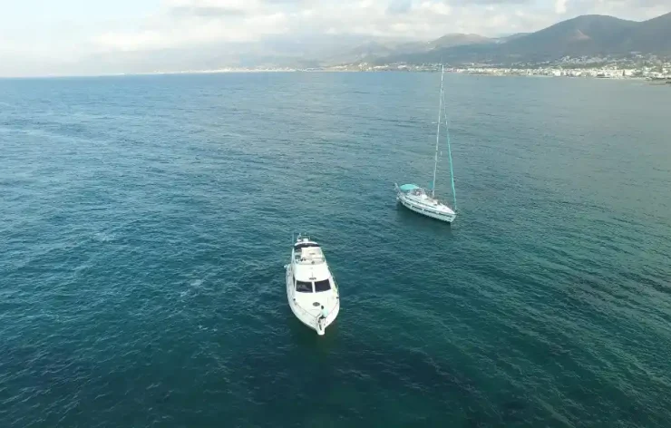 Luxury Yacht Experience in Delos & Rhenia With Lunch