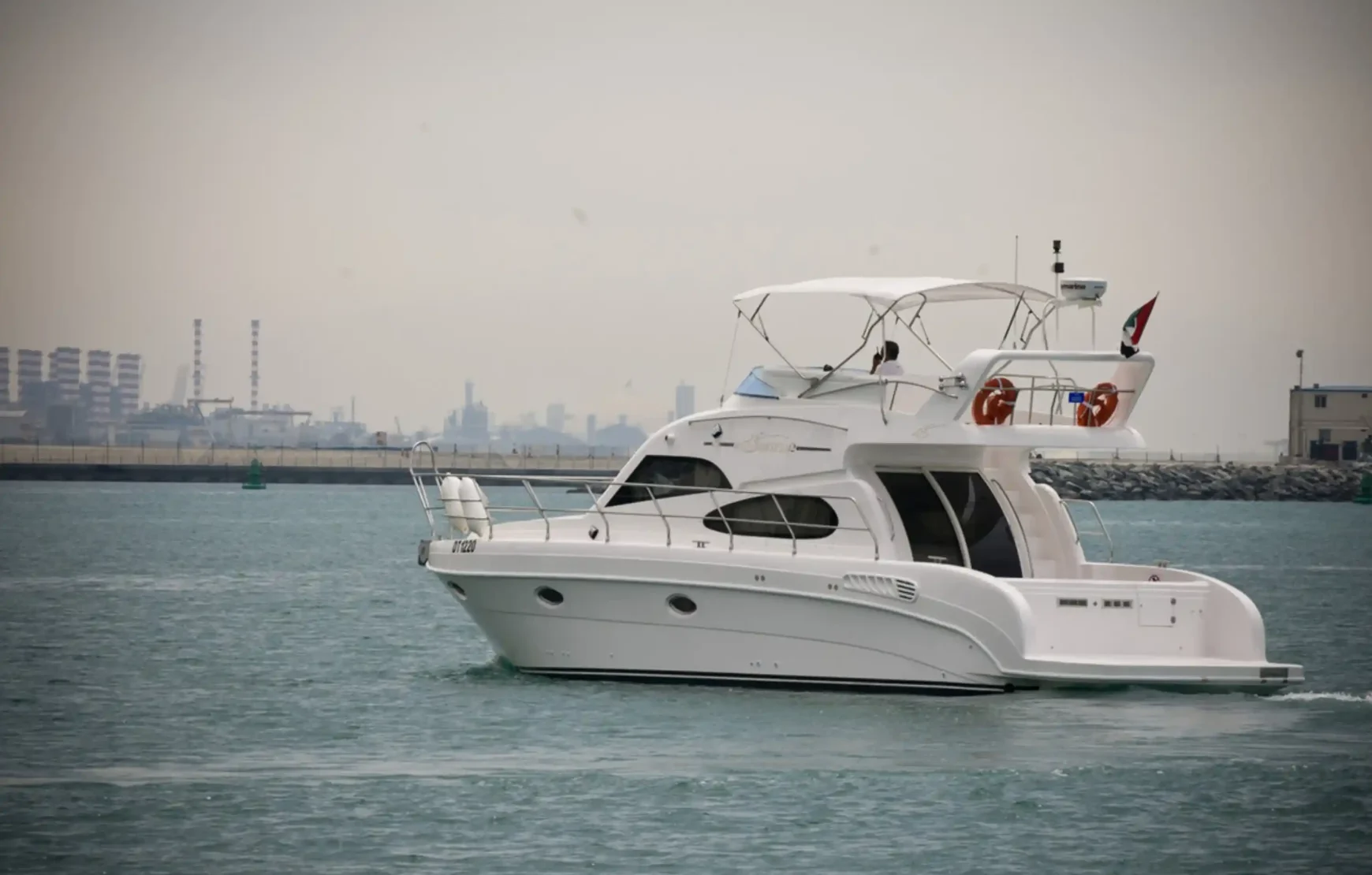 One Hour Luxury Yacht tour in Dubai Marina (Shared Private)