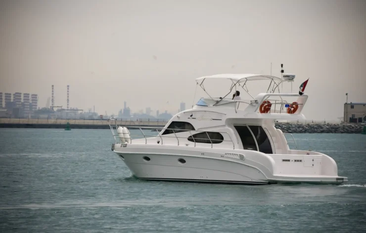 One Hour Luxury Yacht tour in Dubai Marina (Shared Private)