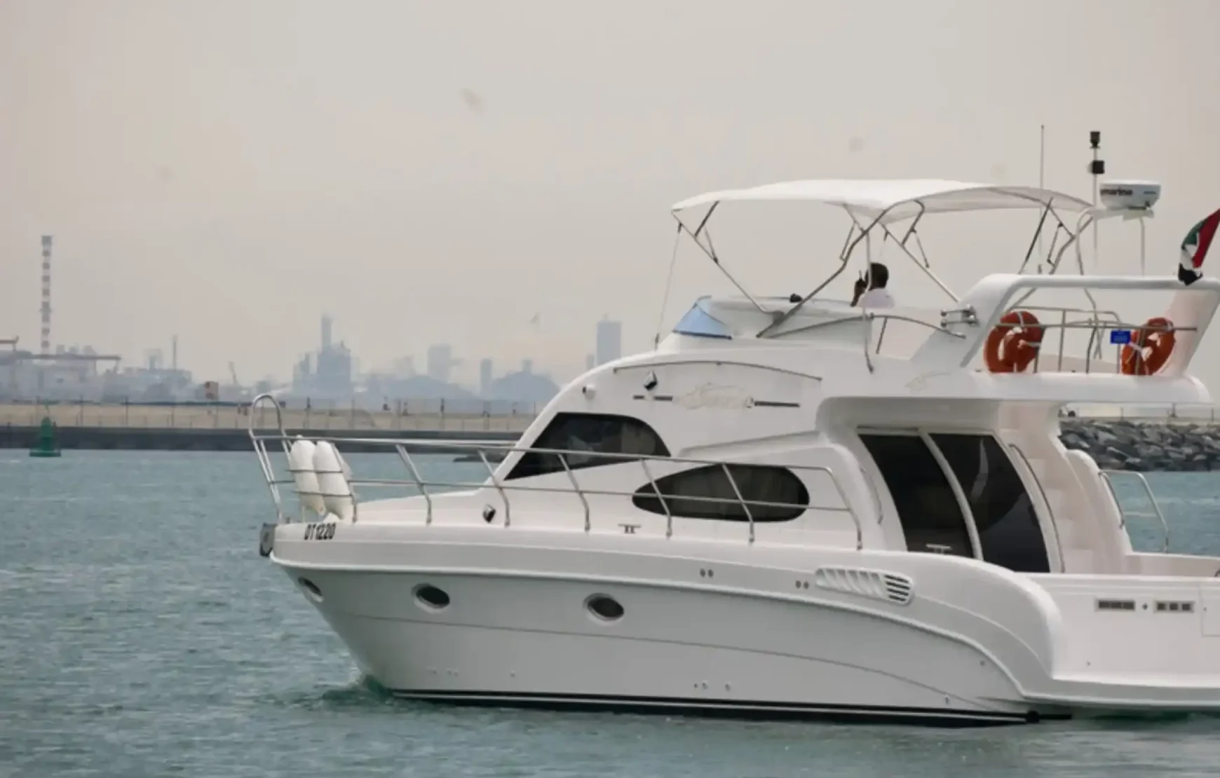One Hour Luxury Yacht tour in Dubai Marina (Shared Private)
