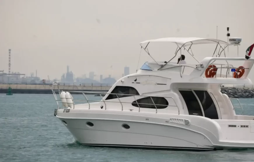 One Hour Luxury Yacht Ride in Dubai Marina (Shared/ Private)