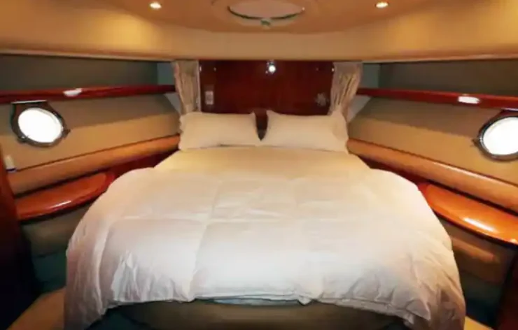 One Hour Luxury Yacht tour in Dubai Marina (Shared Private)