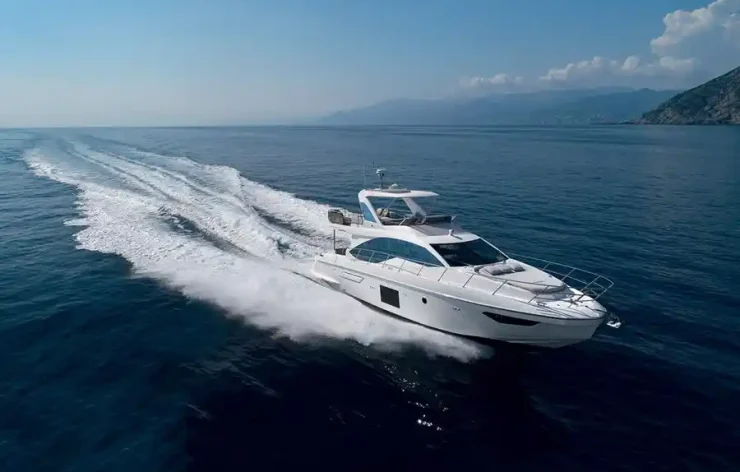 One Hour Luxury Yacht tour in Dubai Marina (Shared Private)