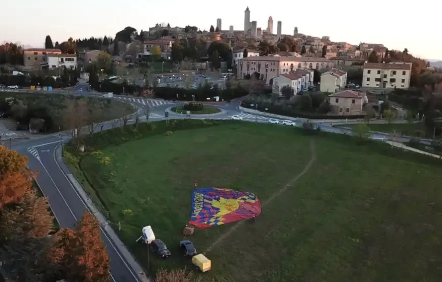 Enjoy The Morning Hot Air balloon Over San Gimignano Italy