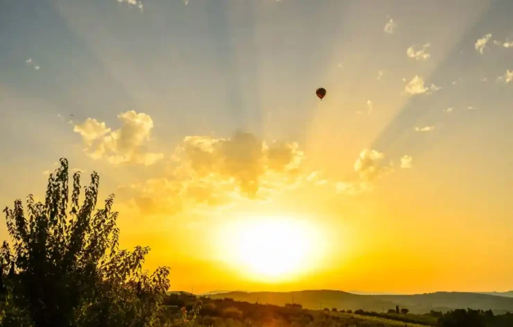 Enjoy The Morning Hot air balloon Over Chianti Italy With Breakfast