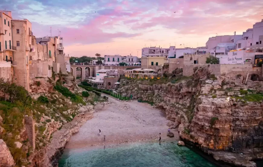 Guided Tour Of The Coast And The Sea Caves Of Polignano a Mare