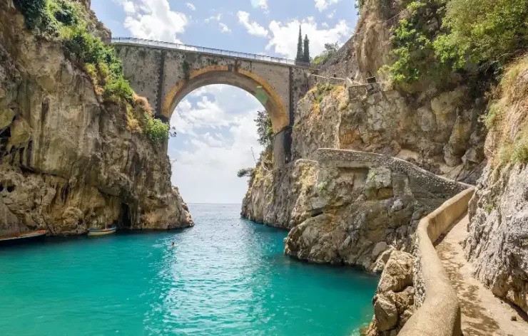 View The Beauties Of Amalfi Coast On Yacht in Italy