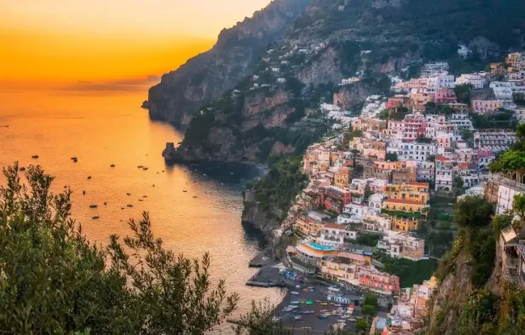 View The Beauties Of Amalfi Coast On Yacht in Italy