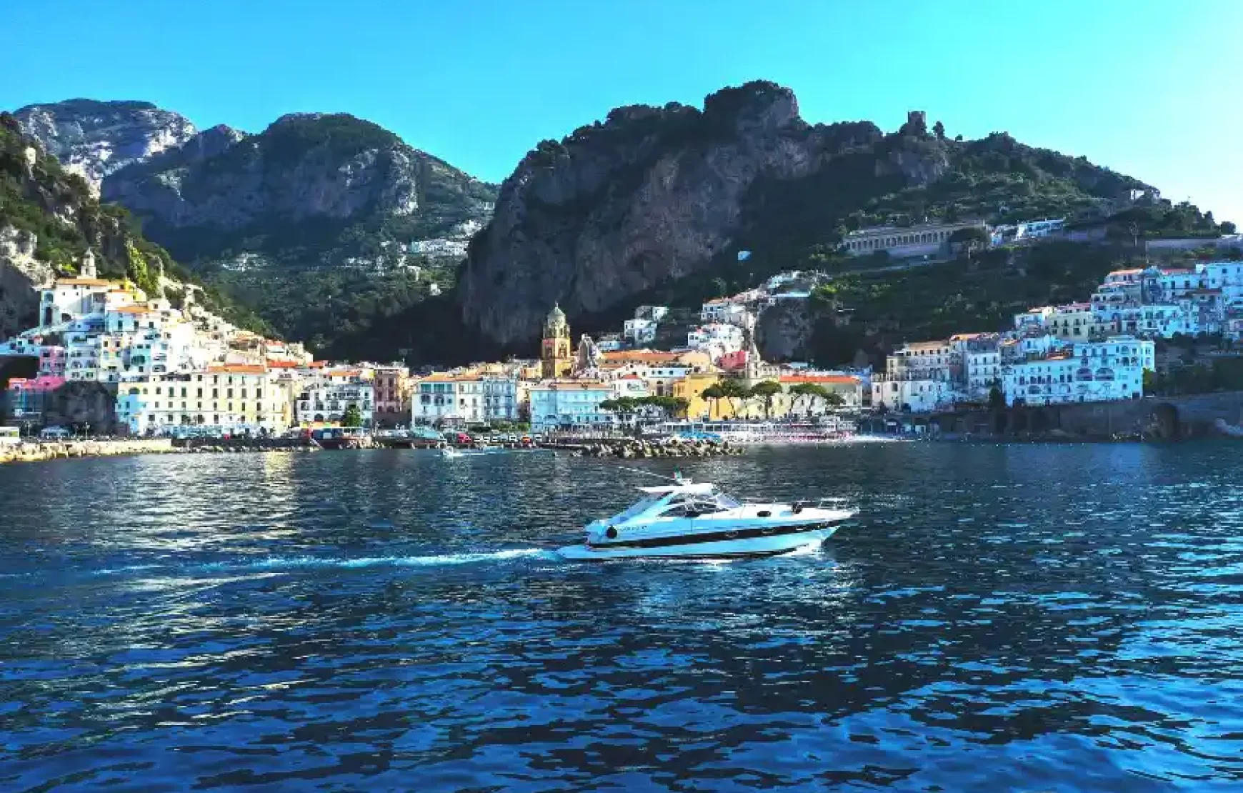 View The Beauties Of Amalfi Coast On Yacht in Italy