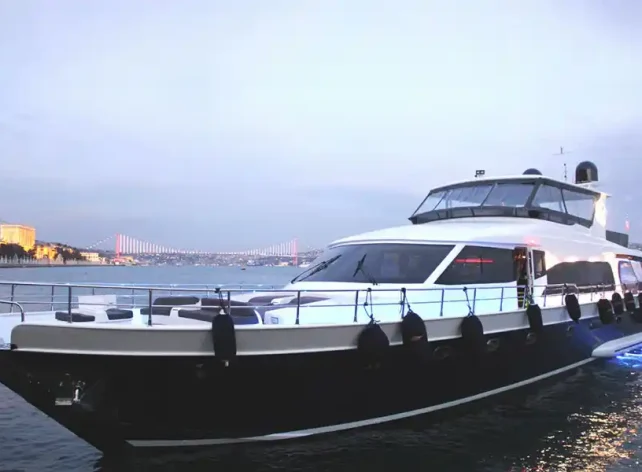Luxury Yacht In Istanbul's Bosphorus For 2.5 Hours Turkey