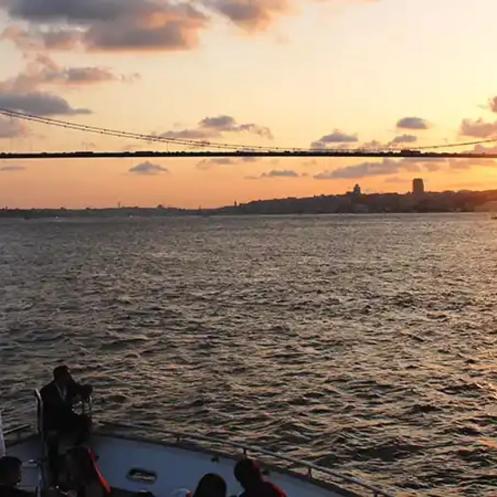 Istanbul Bosphorus and Black Sea 4 Hour Tour With Lunch on a Cruise