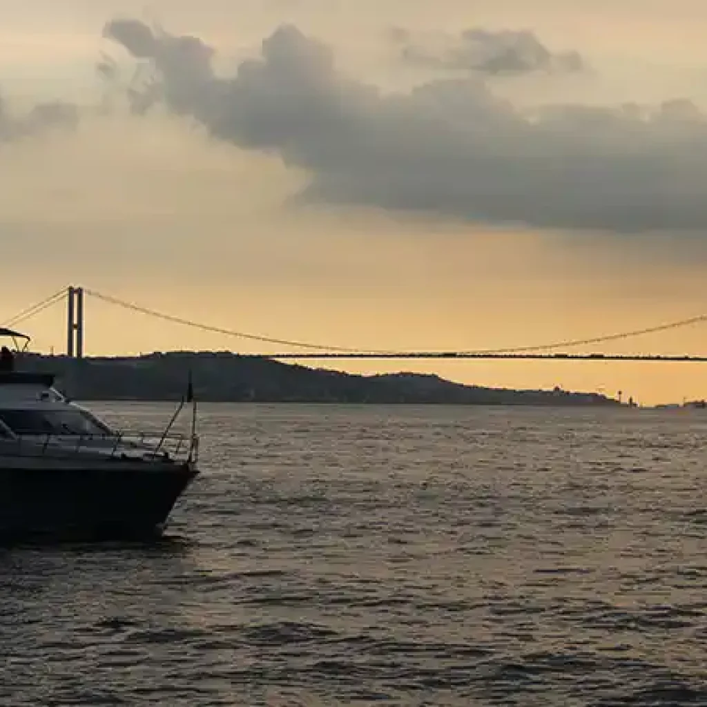 Luxury Yacht In Istanbul's Bosphorus For 2.5 Hours Turkey