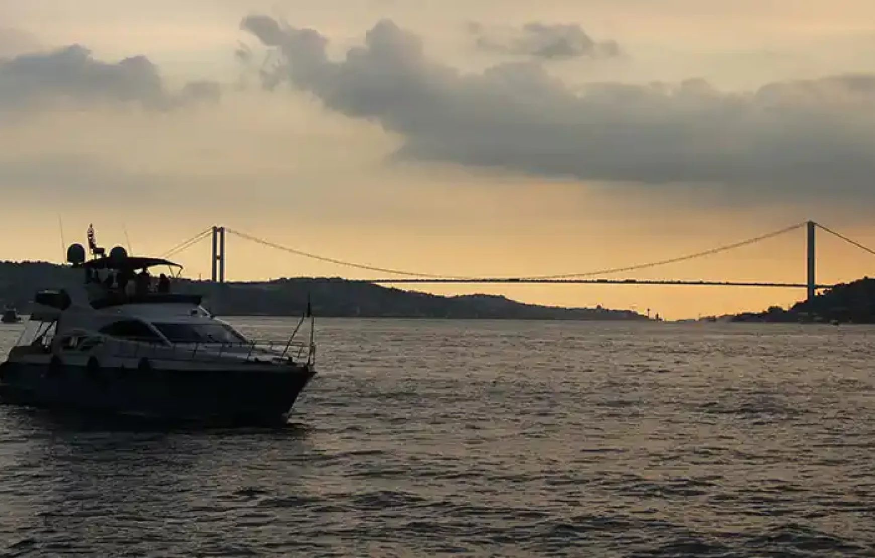 Luxury Yacht In Istanbul's Bosphorus For 2.5 Hours Turkey Luxury Yacht In Istanbul's Bosphorus For 2.5 Hours Turkey