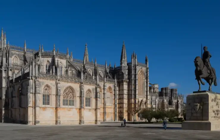 Full Day Alkobaca Batalha Obidos Fatima And Nazare Tour