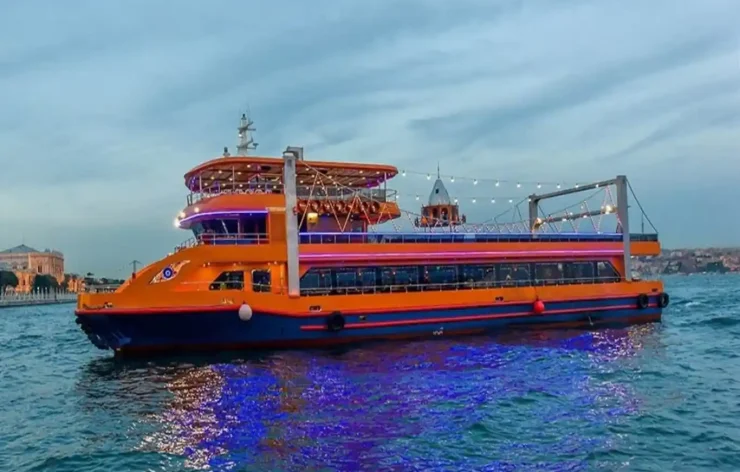 Dinner Cruise in Bosphorus Istanbul With Live Shows