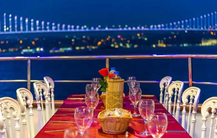 Istanbul Bosphorus Dinner Cruise with Live Performances Turkey