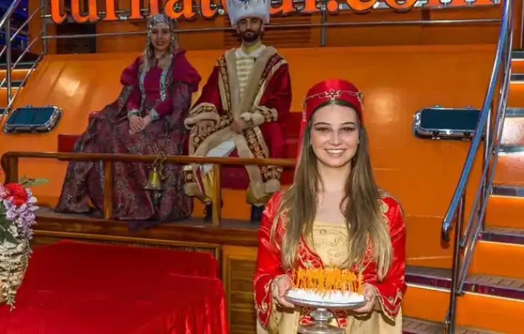 Istanbul Bosphorus Dinner Cruise with Live Performances Turkey