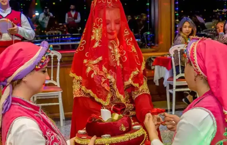 Istanbul Bosphorus Dinner Cruise with Live Performances Turkey