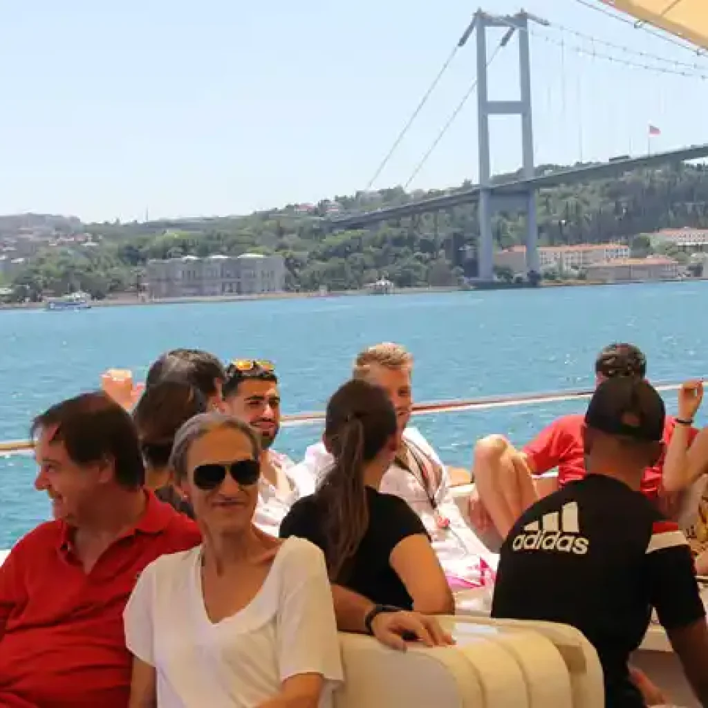 Istanbul Bosphorus and Black Sea 4 Hour Tour With Lunch on a Cruise