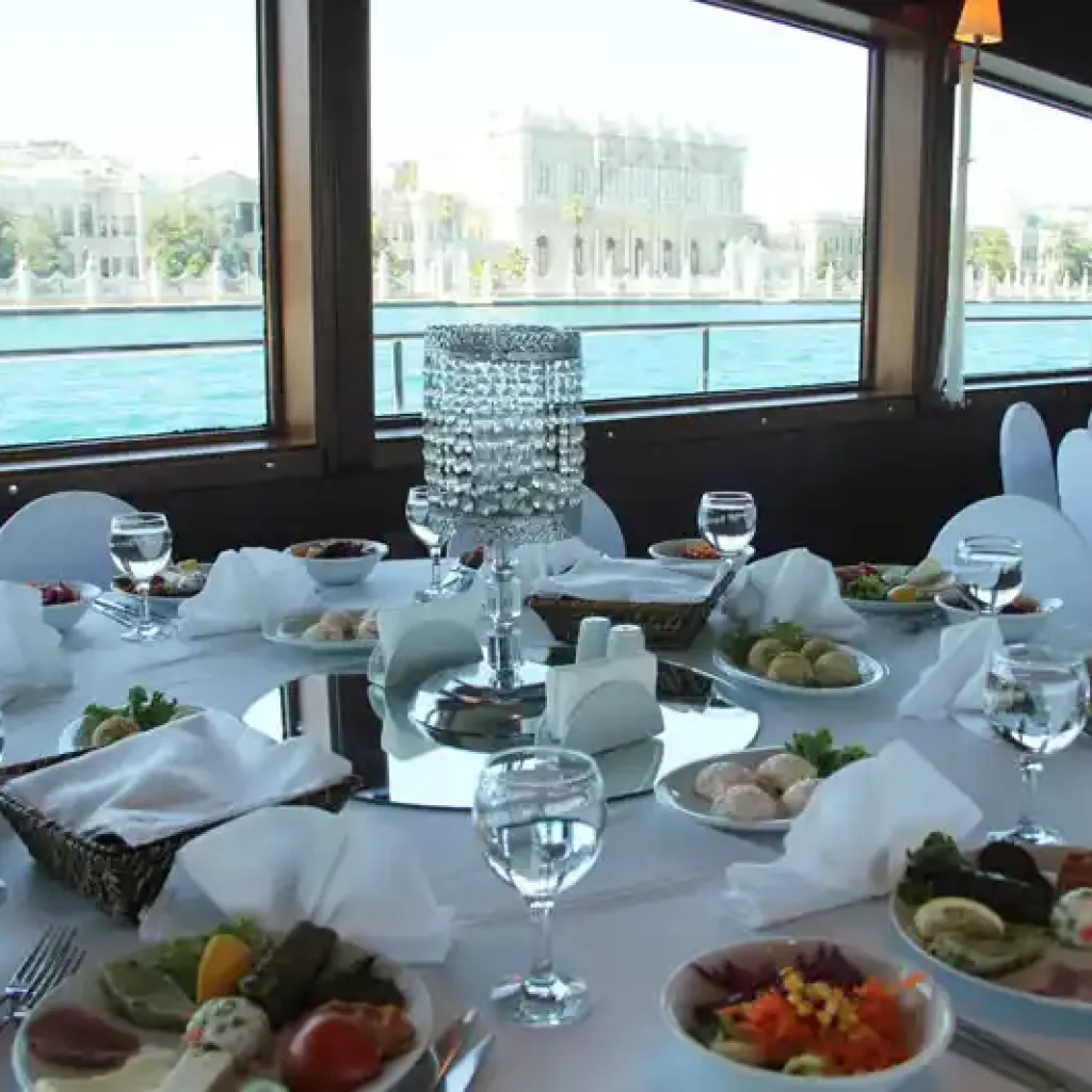 Istanbul Bosphorus and Black Sea 4 Hour Tour With Lunch on a Cruise