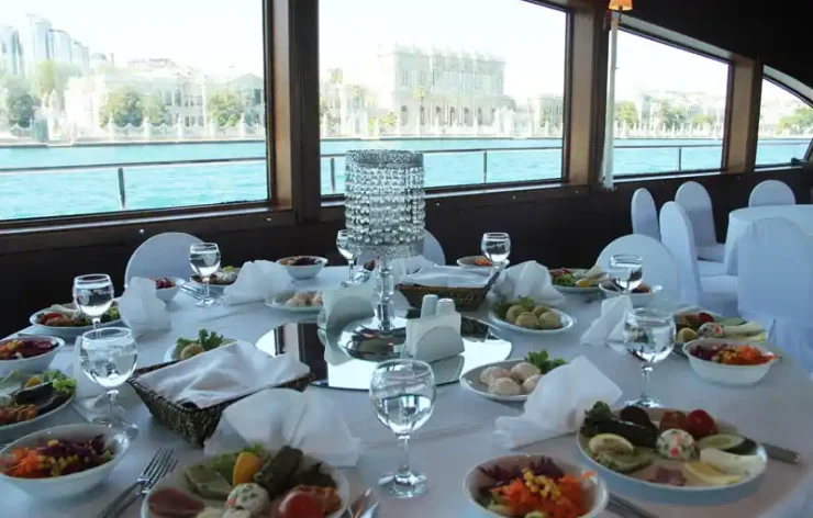 Istanbul Bosphorus and Black Sea 4 Hour Tour With Lunch on a Cruise