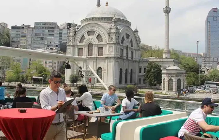 Istanbul Bosphorus and Black Sea 4 Hour Tour With Lunch on a Cruise