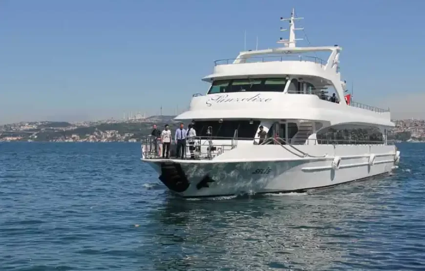 4 Hours Tour With Lunch on Cruise In Istanbul Bosphorus and Black Sea