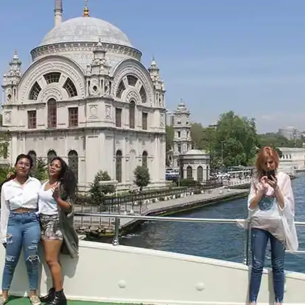 Istanbul Bosphorus and Black Sea 4 Hour Tour With Lunch on a Cruise