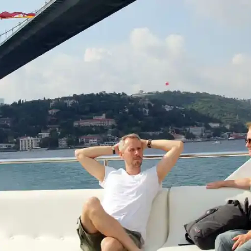 Istanbul Bosphorus and Black Sea 4 Hour Tour With Lunch on a Cruise