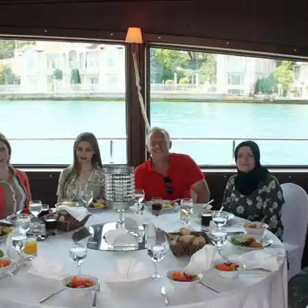 Istanbul Bosphorus and Black Sea 4 Hour Tour With Lunch on a Cruise