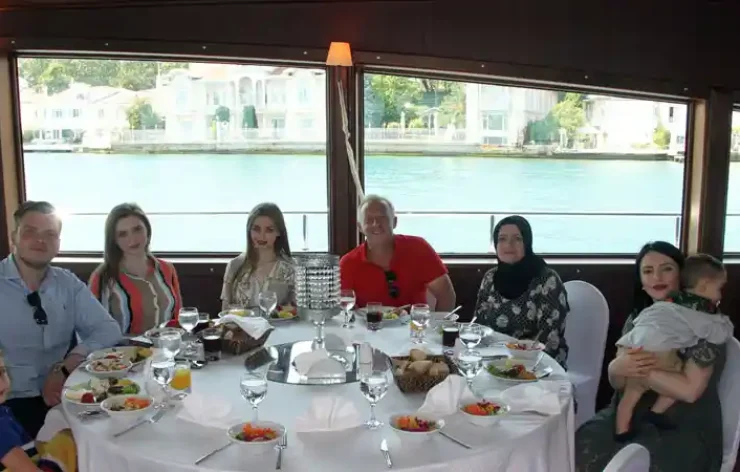 Istanbul Bosphorus and Black Sea 4 Hour Tour With Lunch on a Cruise