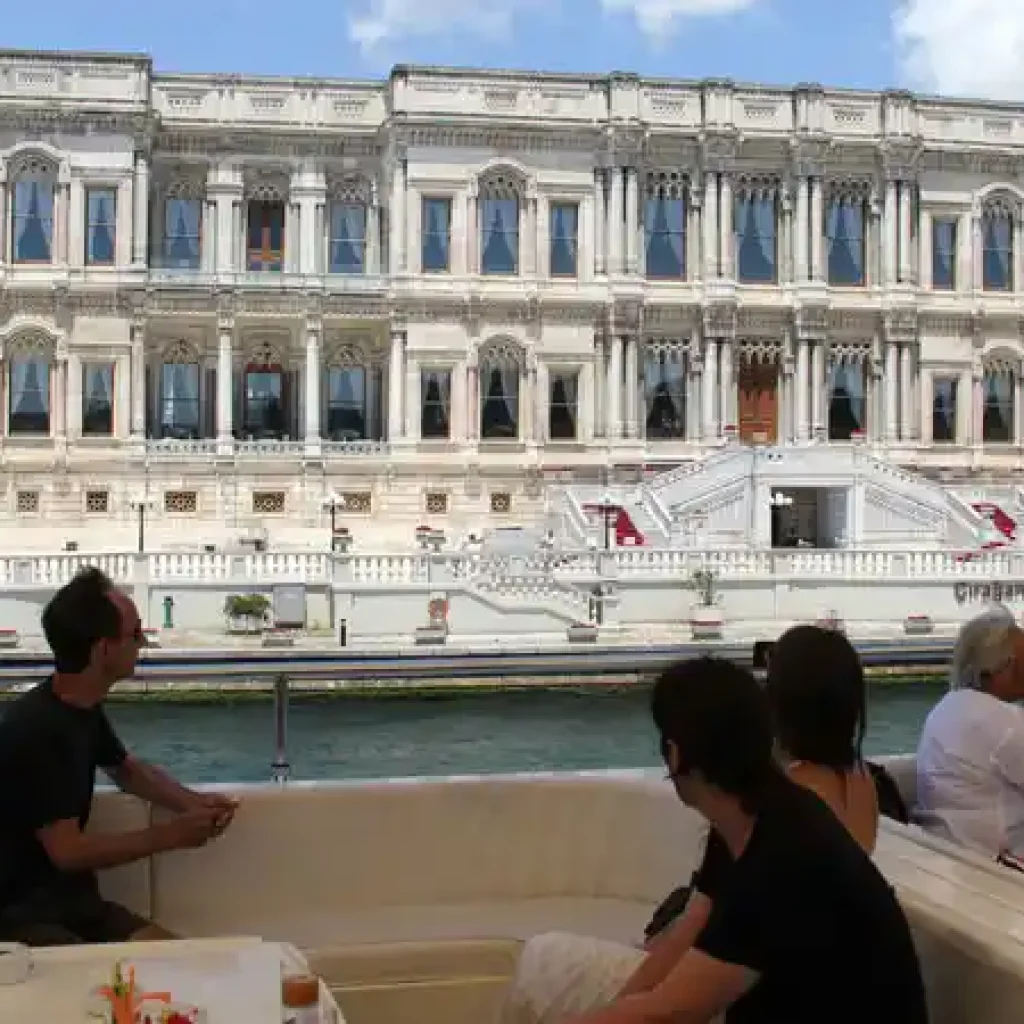 Istanbul Bosphorus and Black Sea 4 Hour Tour With Lunch on a Cruise