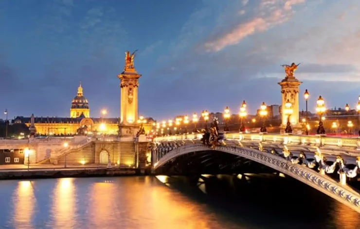 Dinner Cruise with Seine Views in Paris France