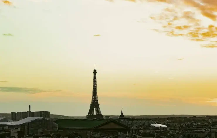 Eiffel Tower Guided Tour to the 2nd floor with Priority Access Paris