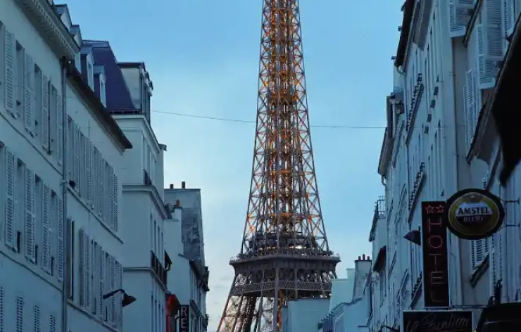 Eiffel Tower Guided Tour to the 2nd floor with Priority Access Paris