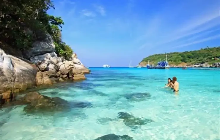 Full Day Raya Island Tour with Buffet Lunch and Snorkeling Phuket Thailand