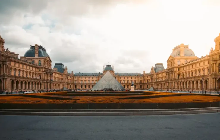 Guided Tour of the Louvre Museum Paris France