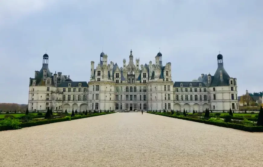 Loire Valley Castles Guided Tour From Paris