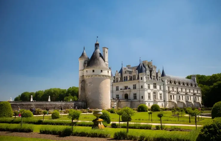 Loire Valley Castles Guided Tour From Paris France