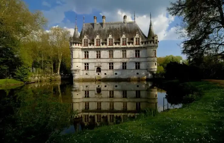Loire Valley Castles Guided Tour From Paris France