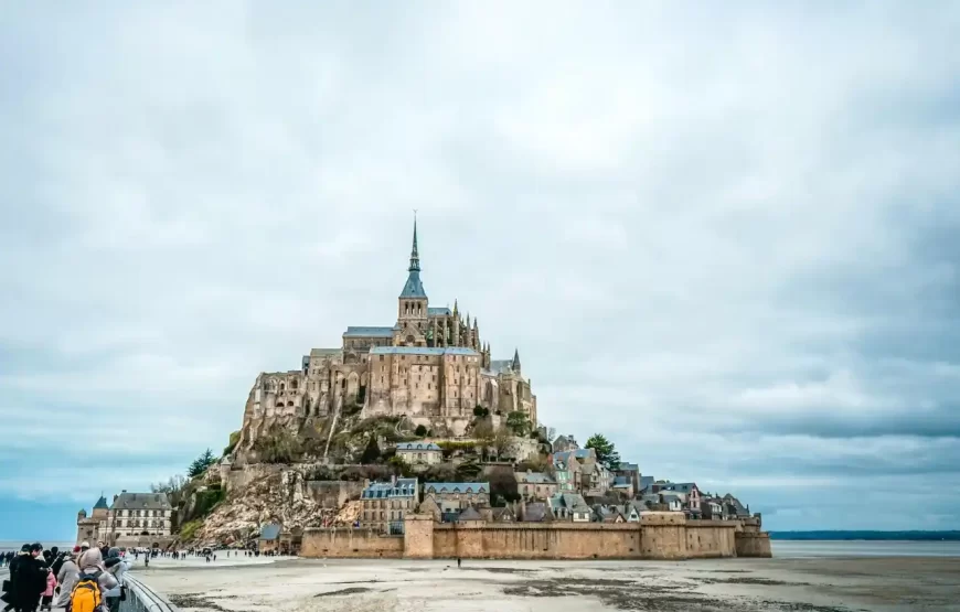 Mont Saint-Michel Guided Tour from Paris with Lunch