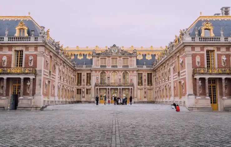 Palace of Versailles Guided Tour with Access
